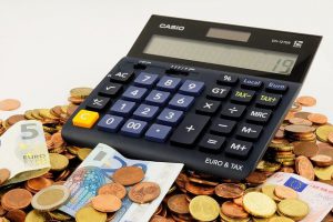 jak oszczędzać pieniądze w domu